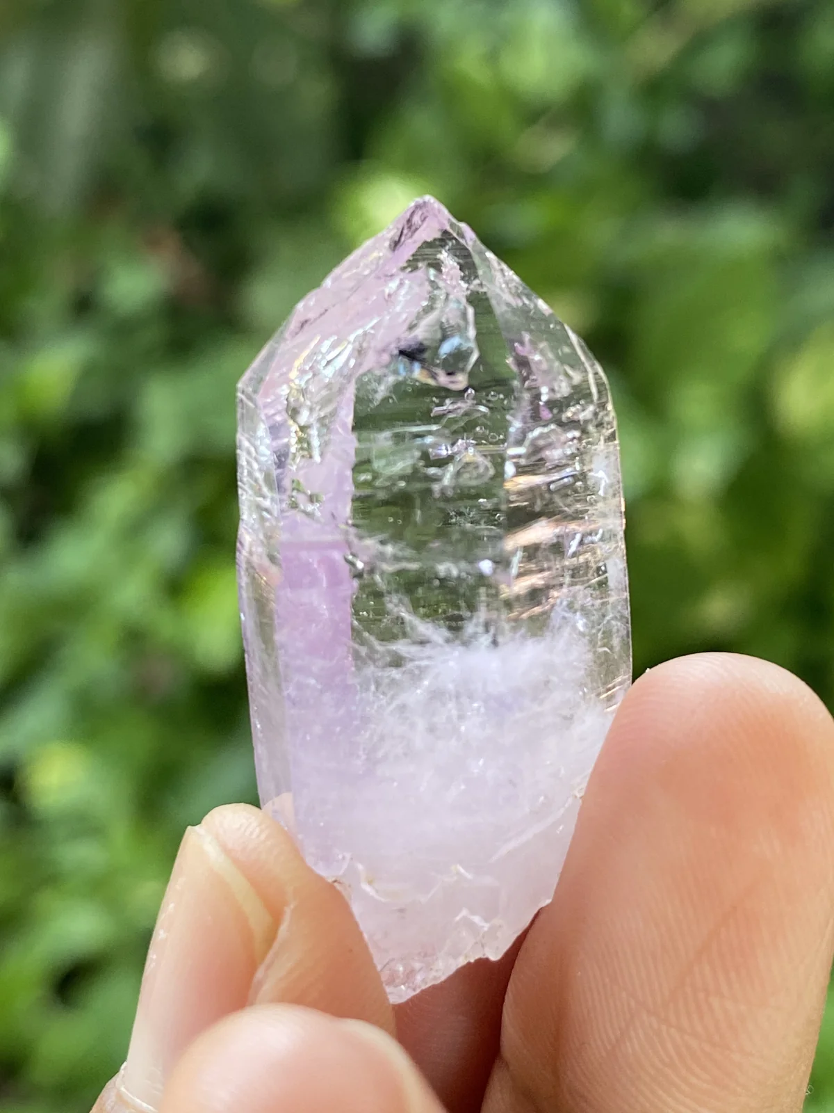 ผลึกอเมทิสต์ Point สีม่วงใสจากเม็กซิโก