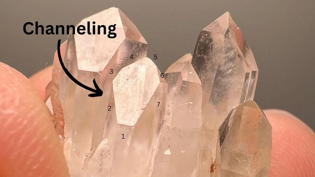 หน้าปัดเจ็ดเหลี่ยมของ Channeling Quartz