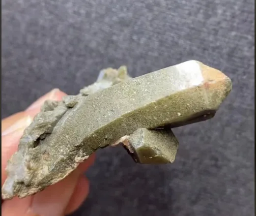 ผลึกโค้งงอของ Curved Bent Quartz