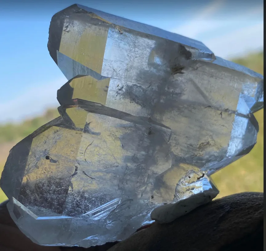 เส้นสีขาวกลางผลึก Faden Quartz