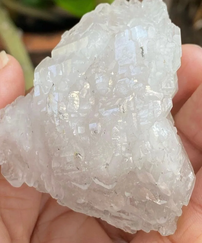 ตัวอย่าง Elestial Quartz ผิวเป็นชั้นๆ