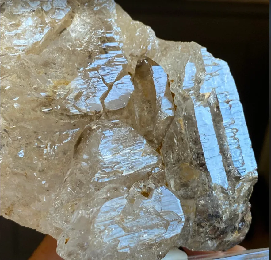 Elestial Quartz ลักษณะผิวหน้าหลายชั้น